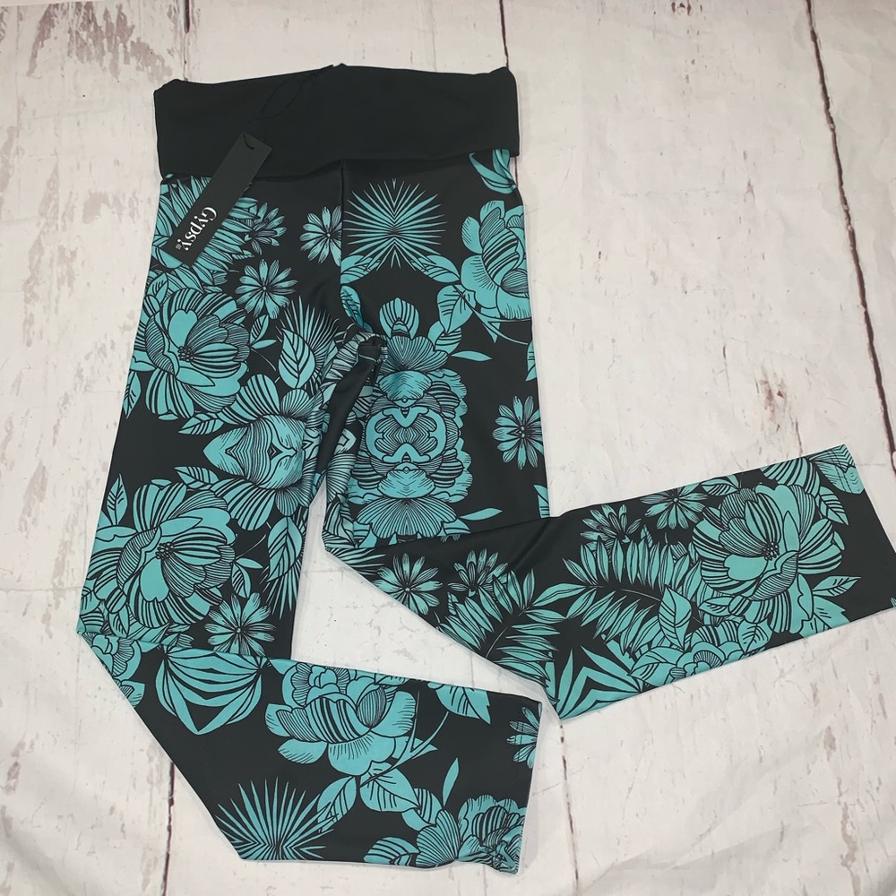 Gypsy05 floral physique cropped leggings NWT